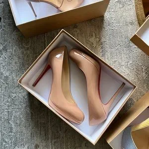 クリスチャンルブタン　シンプルパンプ　36 Christian Louboutin | Shoes | Christian Louboutin Simple